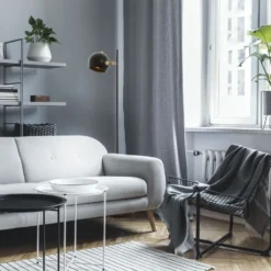 Aneta Lightning Golvlampa Bow - Svart/matt Mässing