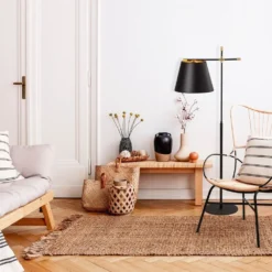 Skånska Möbelhuset Assis Golvlampa - Svart